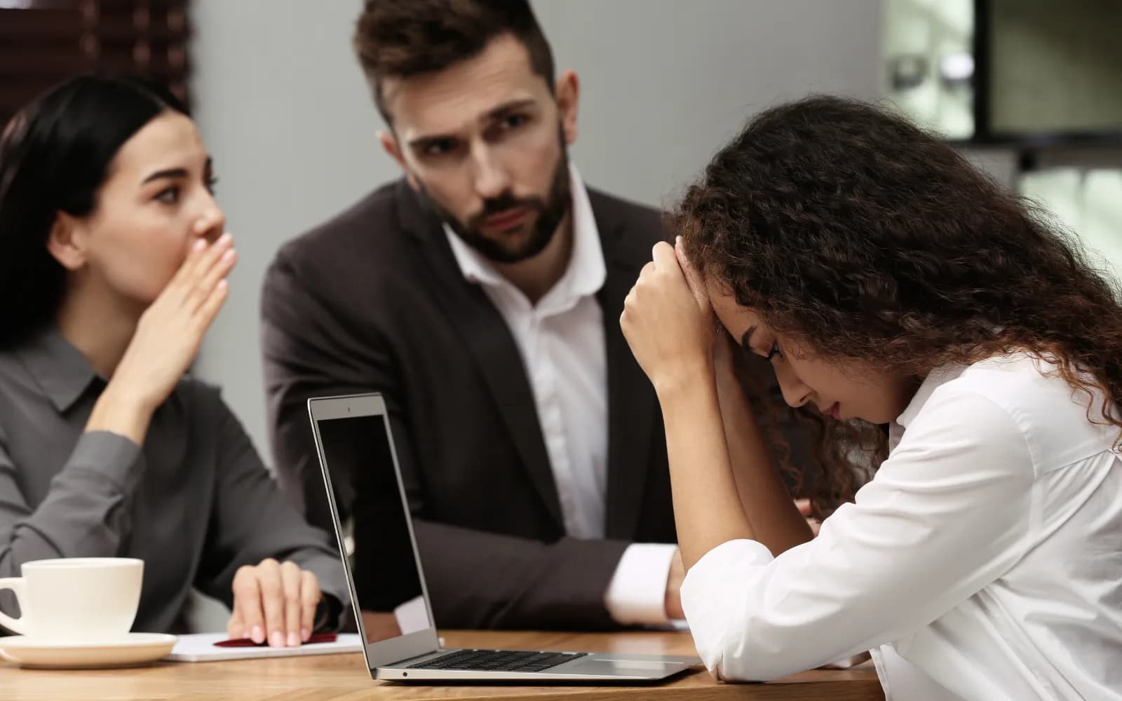 Discriminación en el Entorno Laboral: Protocolos de Actuación y Reparación Legal
