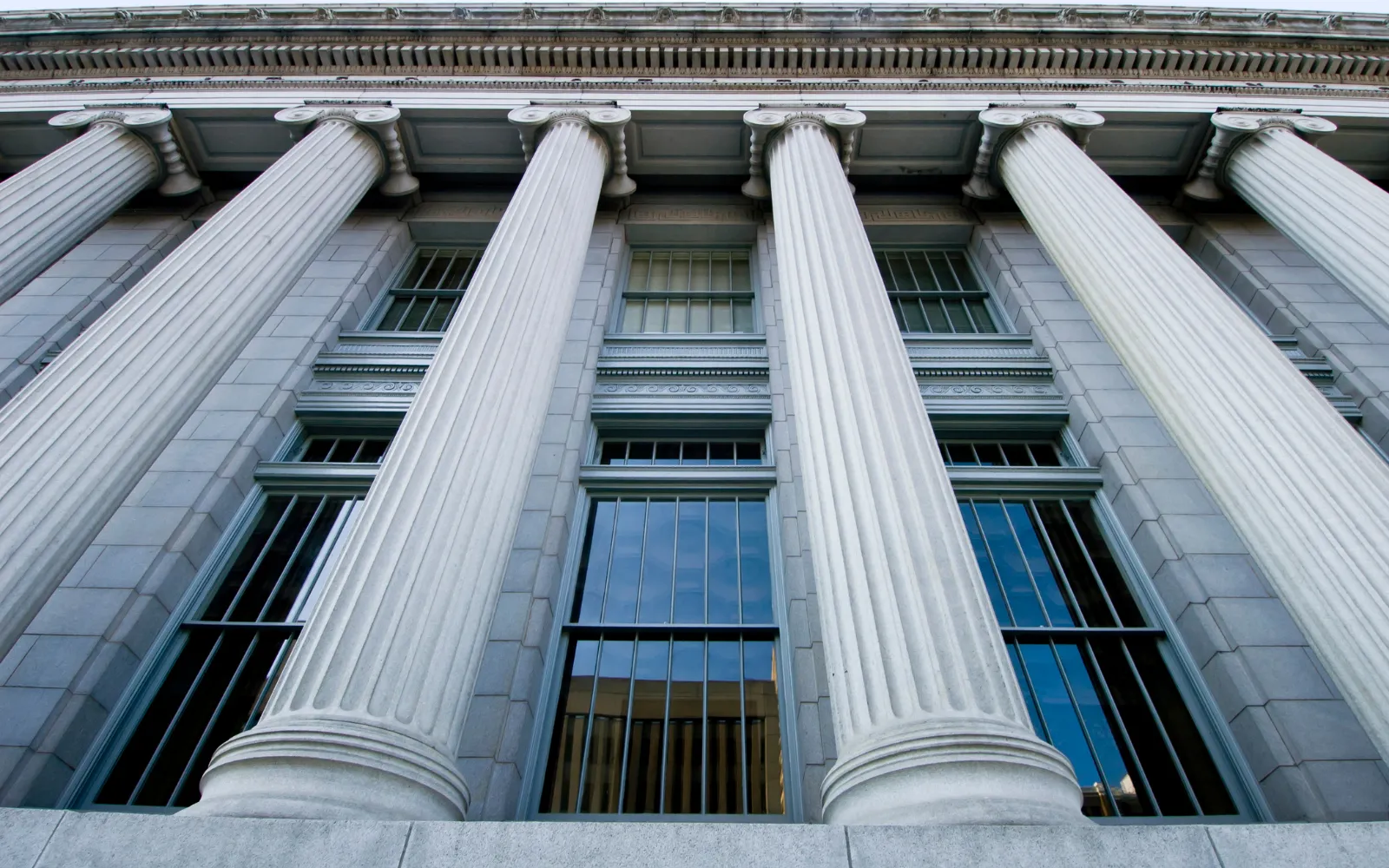 Delitos Fiscales en el Ámbito Penal: Defensa contra Acusaciones de Fraude Tributario