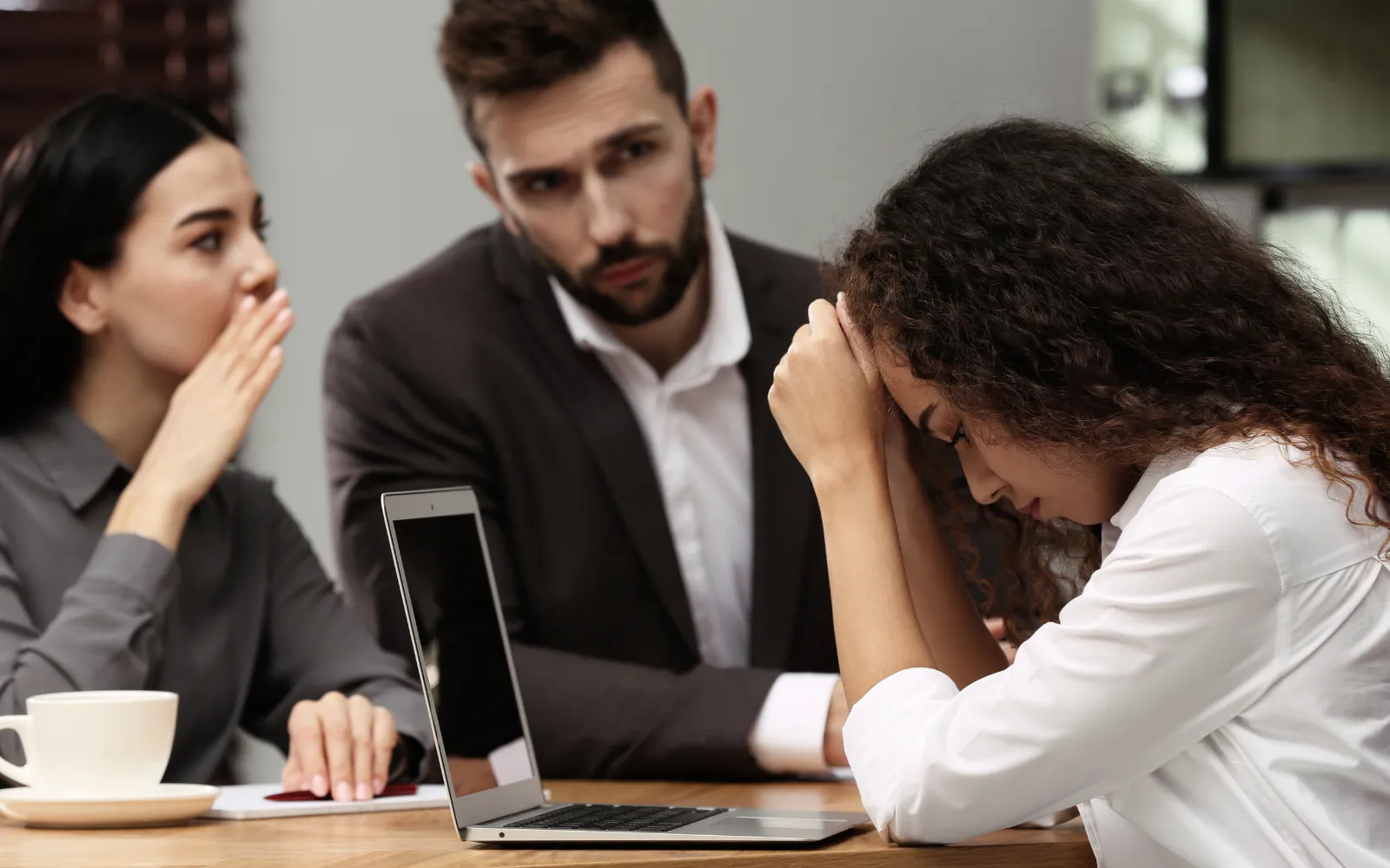 Discriminación en el Entorno Laboral: Protocolos de Actuación y Reparación Legal