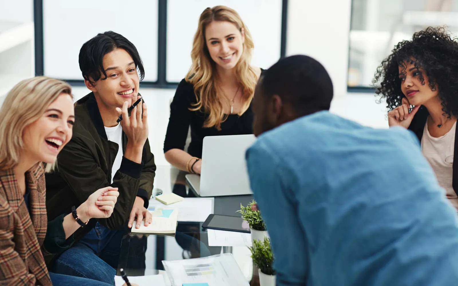 Atracción de talento internacional: Visa de nómadas digitales y profesionales cualificados